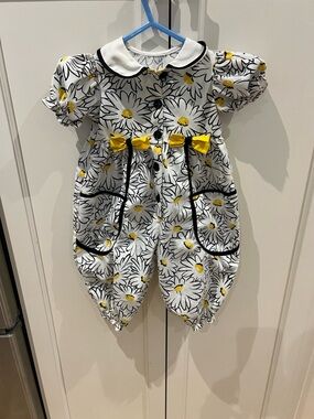 Vintage style White Daisy Print Baby Romper with Yellow Bows 12-18m